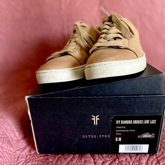 Frye - Picture 3 of 5